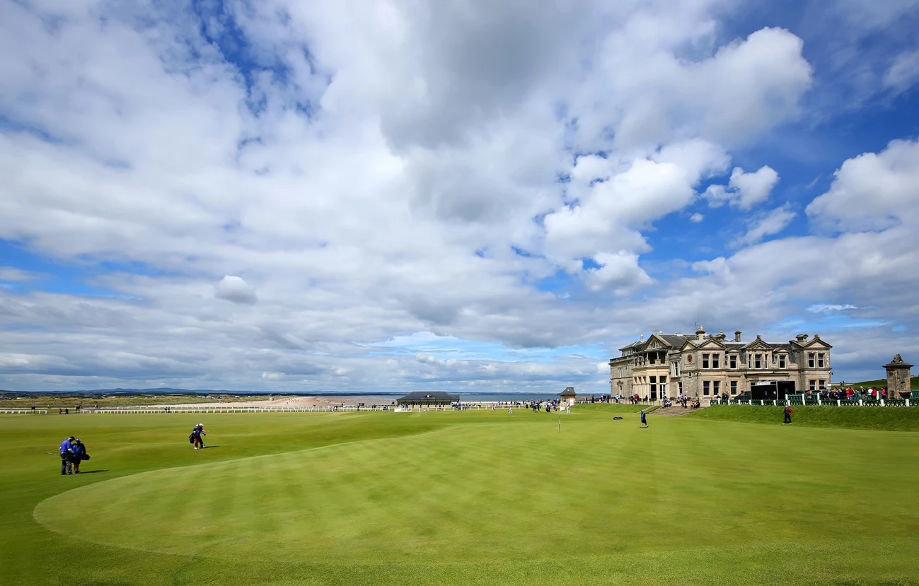Play golf in St Andrews